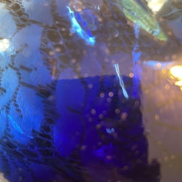 💓Host Pick💓 Cobalt Blue Handblown Heart Shaped Vase Metal Hugging Vines - Picture 8 of 15